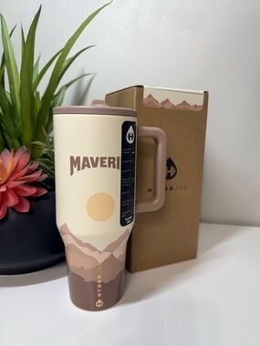 HydroJug Cream & Mauve Mountain Travel Mug